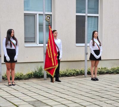 Първият учебен звънец удари за учениците от ППМГ „Никола Обрешков“