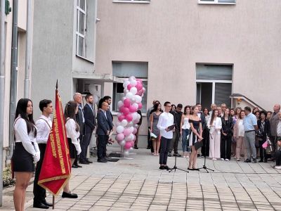 Първият учебен звънец удари за учениците от ППМГ „Никола Обрешков“