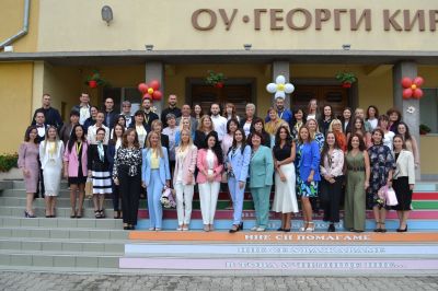 Три паралелки с 74 първокласници посрещна ОУ “Георги Кирков“ в Казанлък