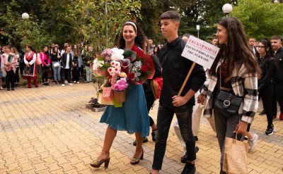 60-и випуск направи първите си стъпки в ПГ по лека промишленост и туризъм