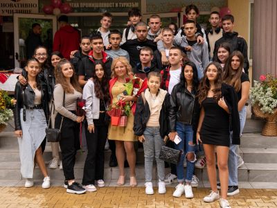 60-и випуск направи първите си стъпки в ПГ по лека промишленост и туризъм