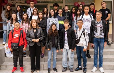 60-и випуск направи първите си стъпки в ПГ по лека промишленост и туризъм