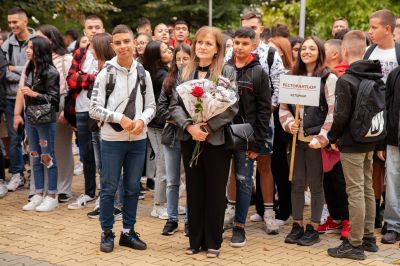 60-и випуск направи първите си стъпки в ПГ по лека промишленост и туризъм