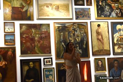 На бис: Десетки пяха вечни хитове с Мария Илиева в Галерията на Казанлък