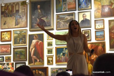 На бис: Десетки пяха вечни хитове с Мария Илиева в Галерията на Казанлък