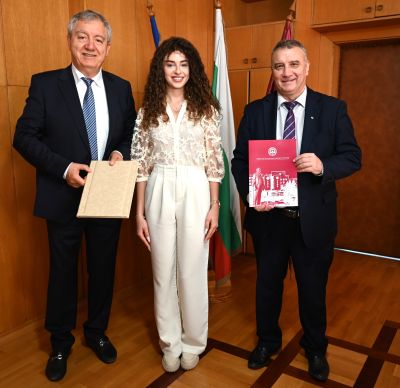 УНСС и „Арсенал“ АД – Казанлък подписаха меморандум за сътрудничество