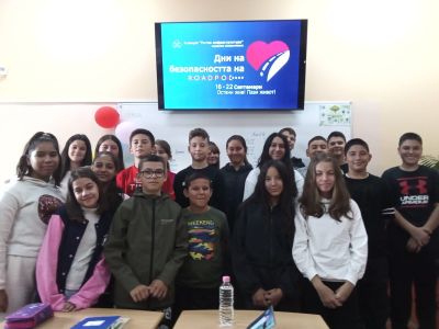 Ученици от казанлъшкото ОУ “Георги Кирков“ се включиха в кампания за безопасност на пътя