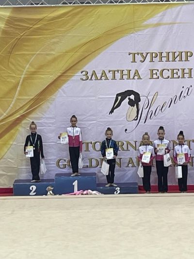 С десетки медали от международен турнир, гимнастичките се завърнаха на състезателната сцена 