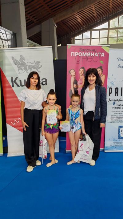 С десетки медали от международен турнир, гимнастичките се завърнаха на състезателната сцена 