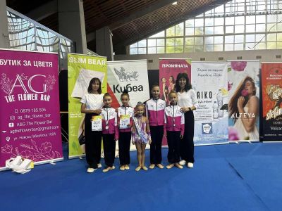 С десетки медали от международен турнир, гимнастичките се завърнаха на състезателната сцена 