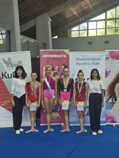 С десетки медали от международен турнир, гимнастичките се завърнаха на състезателната сцена 
