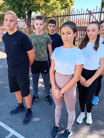 Днес учениците от ПХГ “Св. Св. Кирил и Методий“ отбелязаха Европейски ден на спорта в училище