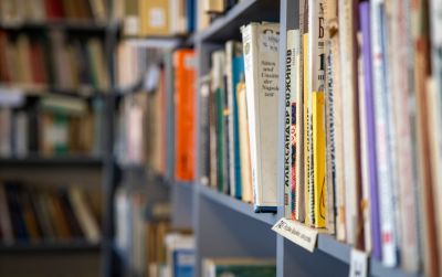 Ученици и учители от ПГЛПТ останаха „Насаме с поезията“