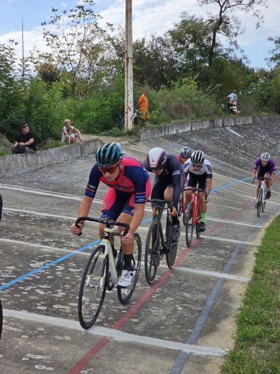 Състезание по колоездене на писта в памет на треньора Иван Карапетров, събра клубове от цялата страна в Казанлък 