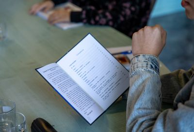 Ученици и учители от ПГЛПТ останаха „Насаме с поезията“