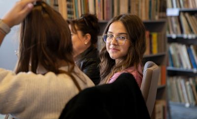 Ученици и учители от ПГЛПТ останаха „Насаме с поезията“