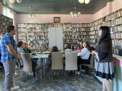 Третокласници от казанлъшкото ОУ “Чудомир” поздравиха живущите в Домовете №1 и №3 за Международния ден на възрастните хора