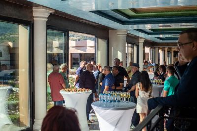 Концерт на Б.Т.Р. отпразнува началото на фондация „Дамасцена“