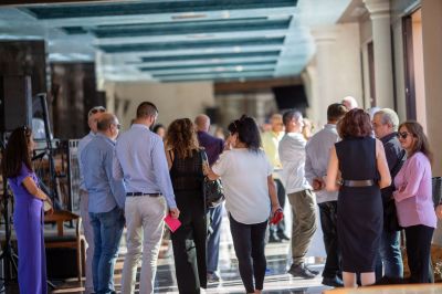 Концерт на Б.Т.Р. отпразнува началото на фондация „Дамасцена“