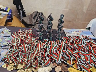 Плувците от СКП „Траяна-Казанлък“ се окичиха с нови медали