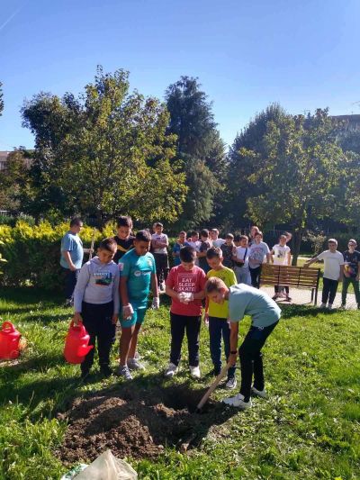 ОУ “Георги Кирков“ започна изпълнение по новия си проект “Моето любимо зелено еко кътче в училище“