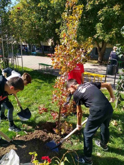 ОУ “Георги Кирков“ започна изпълнение по новия си проект “Моето любимо зелено еко кътче в училище“