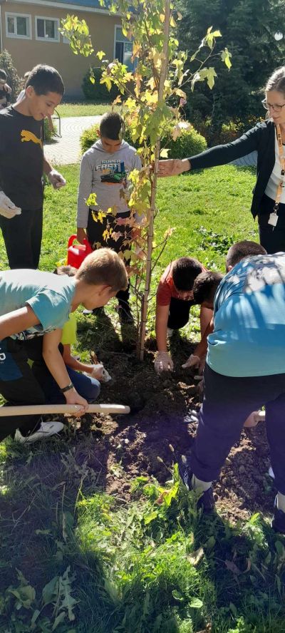 ОУ “Георги Кирков“ започна изпълнение по новия си проект “Моето любимо зелено еко кътче в училище“
