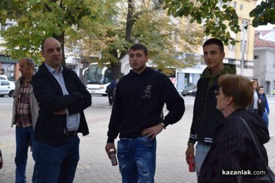 Председателят на ПП „Възраждане“ д-р Костадин Костадинов в Казанлък: Хората, които не излизат да гласуват, подпомагат купуването на България