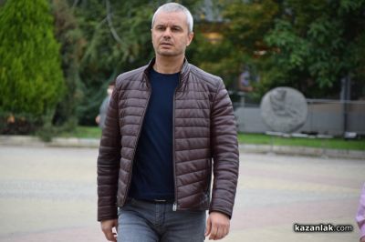 Председателят на ПП „Възраждане“ д-р Костадин Костадинов в Казанлък: Хората, които не излизат да гласуват, подпомагат купуването на България