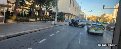 Пътен инцидент стана на централен булевард в Казанлък, пострадал е пешеходец 