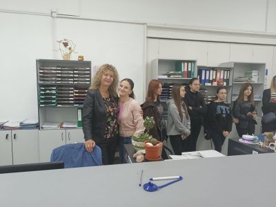 Ученици от ПХГ „Св. Св. Кирил и Методий“ посетиха местната администрация по случай Деня на българската община