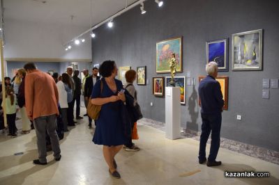Художествена галерия – Казанлък представи изложбата „Няма само един път. 70 творби от колекция Илиян Дончев“