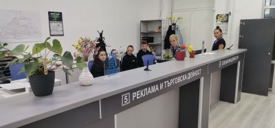 Ученици от ПХГ „Св. Св. Кирил и Методий“ посетиха местната администрация по случай Деня на българската община