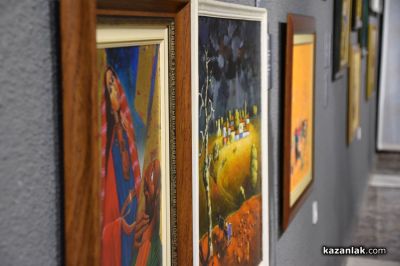 Художествена галерия – Казанлък представи изложбата „Няма само един път. 70 творби от колекция Илиян Дончев“