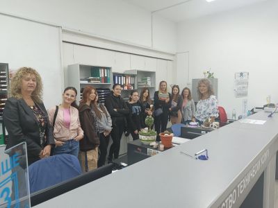 Ученици от ПХГ „Св. Св. Кирил и Методий“ посетиха местната администрация по случай Деня на българската община