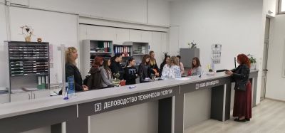 Ученици от ПХГ „Св. Св. Кирил и Методий“ посетиха местната администрация по случай Деня на българската община