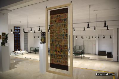 Художествена галерия – Казанлък представи изложбата „Няма само един път. 70 творби от колекция Илиян Дончев“