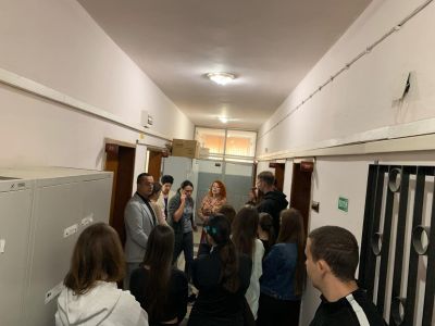 Ученици от ПХГ „Св. Св. Кирил и Методий“ посетиха местната администрация по случай Деня на българската община