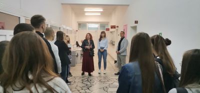 Ученици от ПХГ „Св. Св. Кирил и Методий“ посетиха местната администрация по случай Деня на българската община