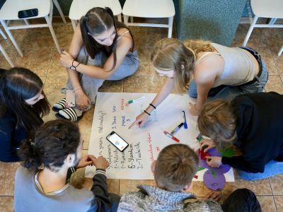 Ученици от Казанлък и Стара Загора участваха в международен проект по програма „Еразъм+“ в Румъния