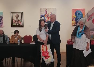 Деца от клуб „Светлини сред сенките” получиха отличия от литературния конкурс “Бодлите на таралежите“