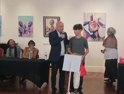 Деца от клуб „Светлини сред сенките” получиха отличия от литературния конкурс “Бодлите на таралежите“