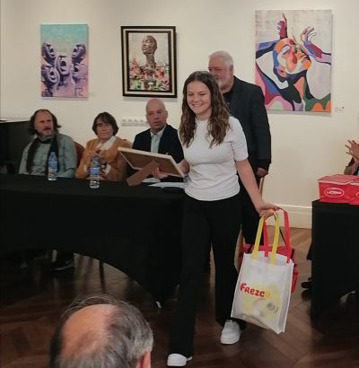 Деца от клуб „Светлини сред сенките” получиха отличия от литературния конкурс “Бодлите на таралежите“