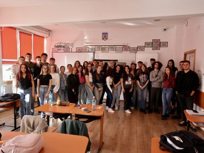 Ученици от Казанлък и Стара Загора участваха в международен проект по програма „Еразъм+“ в Румъния