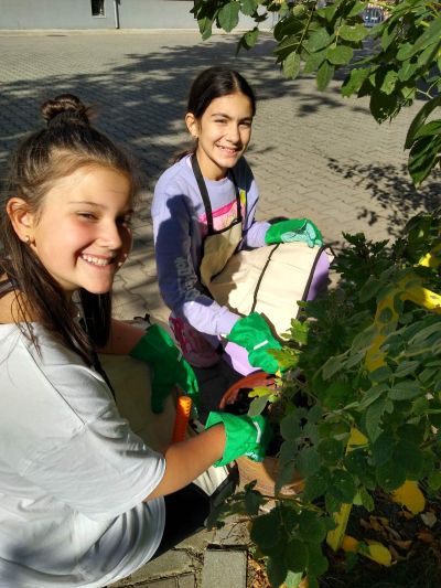 Екологосъобразно поведение, емоционална ангажираност и активност на учениците от ОУ “Георги Кирков“ при изпълнение на проект на МОСВ и ПУДООС - “Моето любимо зелено еко кътче в училище“