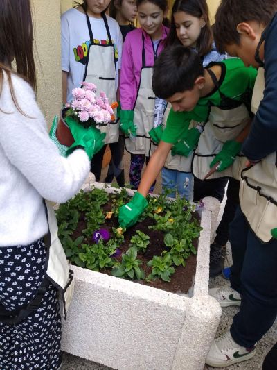 Екологосъобразно поведение, емоционална ангажираност и активност на учениците от ОУ “Георги Кирков“ при изпълнение на проект на МОСВ и ПУДООС - “Моето любимо зелено еко кътче в училище“