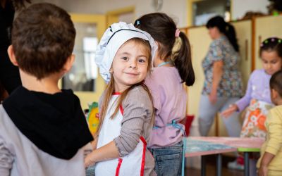Представители на ПГЛПТ зарадваха децата на Шипка в Световния ден на хляба