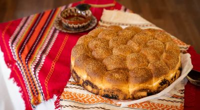 Представители на ПГЛПТ зарадваха децата на Шипка в Световния ден на хляба