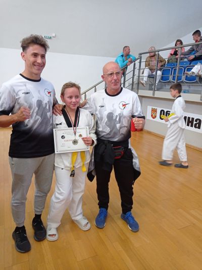 Таекуондистите от „Кентавър“ с две златни награди от турнир в Дупница