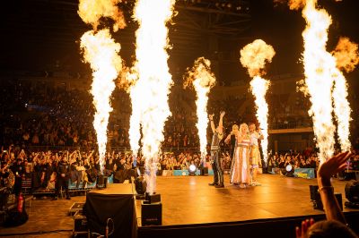 Казанлъшкият DJ Иван Димов подгрява партито на суперзвездата DJ BоBо